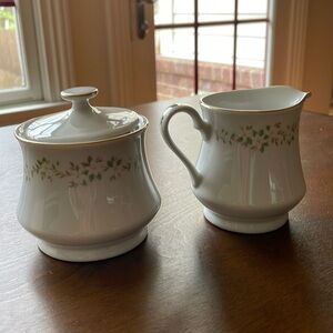 EKCO Porcelain sugar/creamer set.